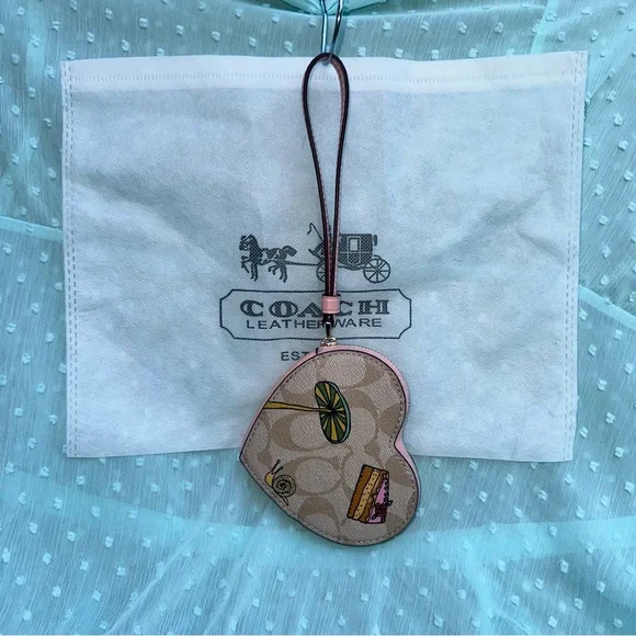 Coach Heart-Shaped Wristlet Mushroom Snail Cake NWT $150 - Picture 4 of 10